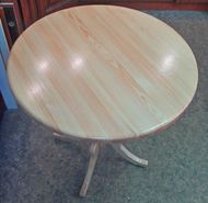Обеденный круглый деревянный стол D 70