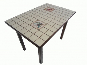 Стол обеденный Квадраты 100х67 на деревянных ногах с использованием плитки "Гурман"
